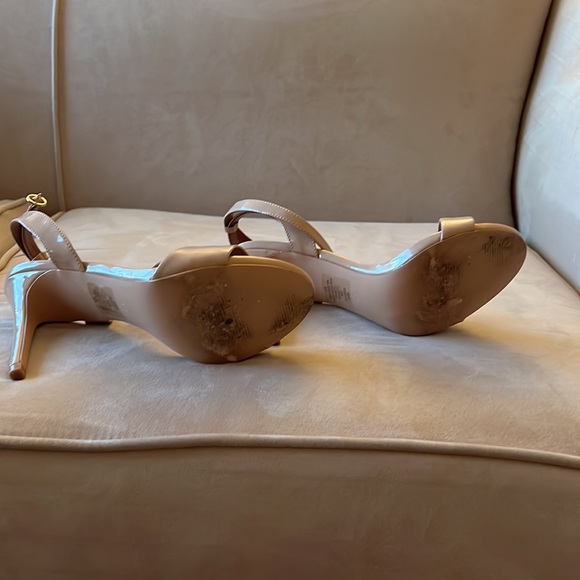 Steve Madden size 8 Tan Patent leather sling backs - Picture 4 of 4